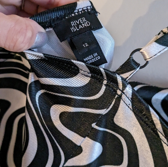 River Island mini dress black and white retro swirl - Picture 3 of 6